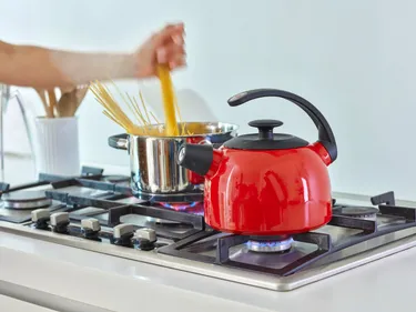 Wasserkessel auf einem Gasherd