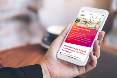 Smartphone mit geöffneter Mein-H-Gas Webseite